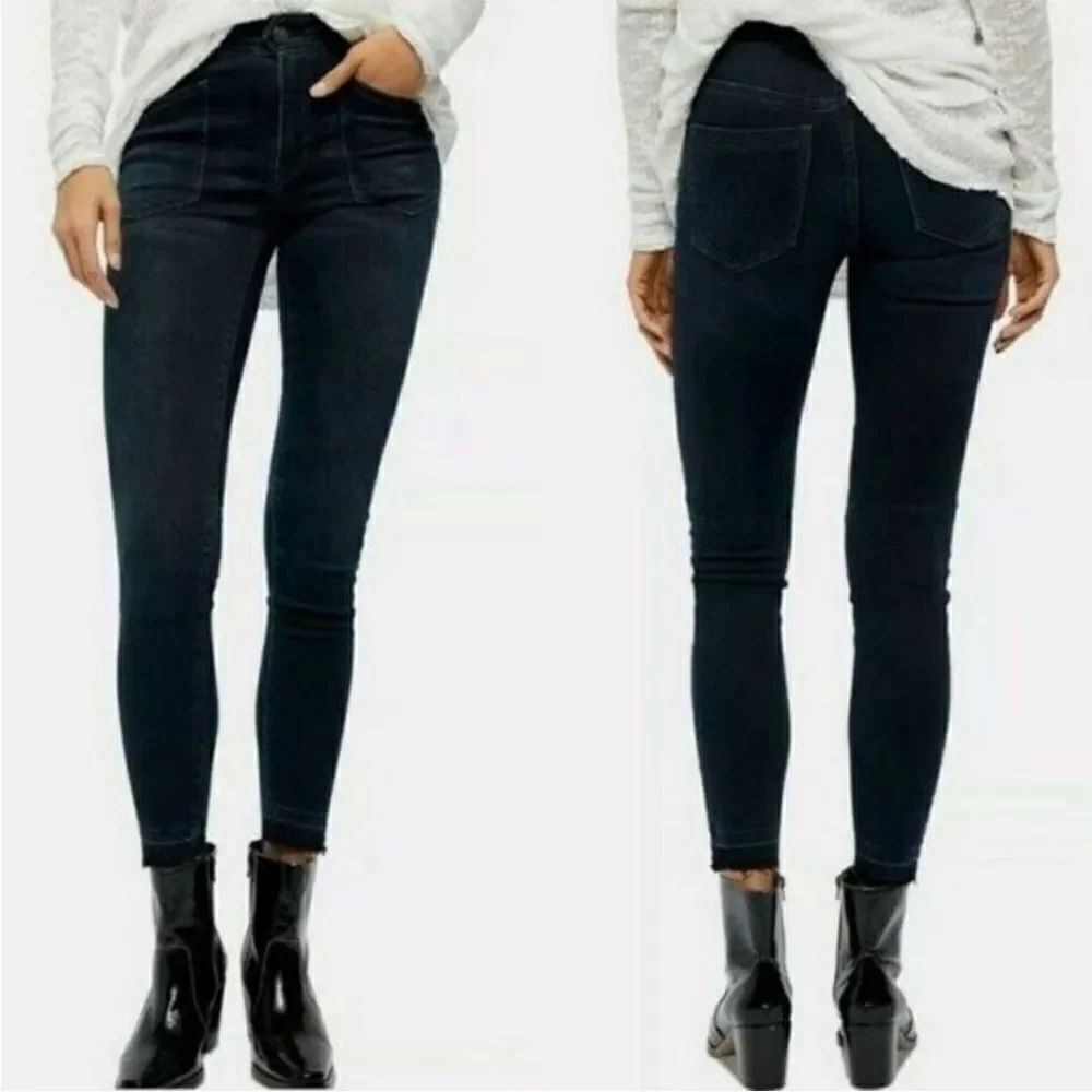 We The Free Ivy Mid Rise Seal Blue Distressed Pockets Raw Hem Skinny Jeans
